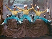 Galgenhumor im wahrsten Sinne des Wortes: Vor seiner Hinrichtung darf Serafin noch eine letzte Vorstellung geben: Gene Kelly singt und tanzt mit den Nicholas Brothers "Be A Clown"